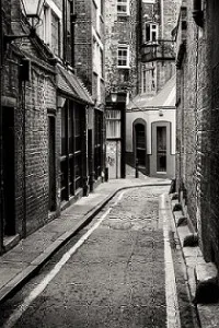 Passage in Whitechapel, the district where Jack the Ripper comitted his crimes, in London.